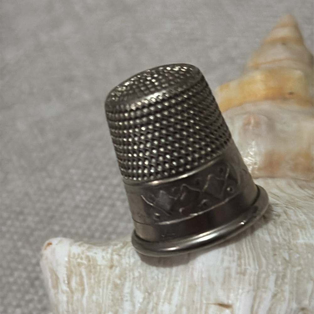 Vintage Silver Thimble-Stamped England-Lightly Used Condition as Pictured - Picture 3 of 15